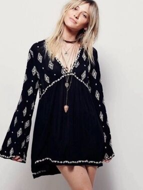 Free People Tunic Black Diamond Embroidered Boho Peasant- Size M - EUC